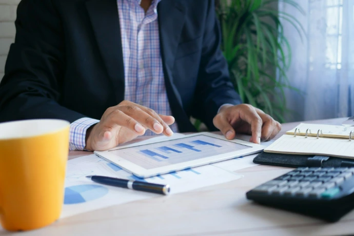Business & Financial Advisory Services UAE - CFO & Transfer Pricing Visual graphic detailing UAE business and financial advisory services, including outsourced CFO services, financial modelling, and transfer pricing support.