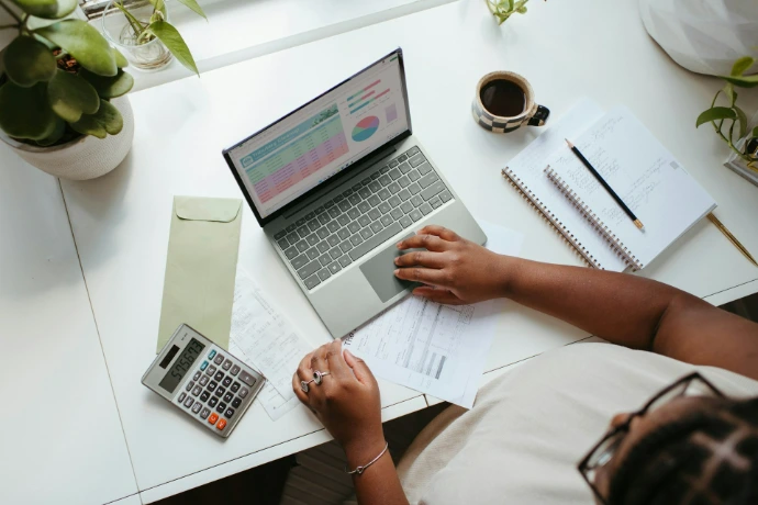 Outsourced IFRS Accounting & Bookkeeping Services UAE Visual graphic detailing outsourced accounting and bookkeeping services, including IFRS-compliant records, monthly reporting, and audit-ready books.